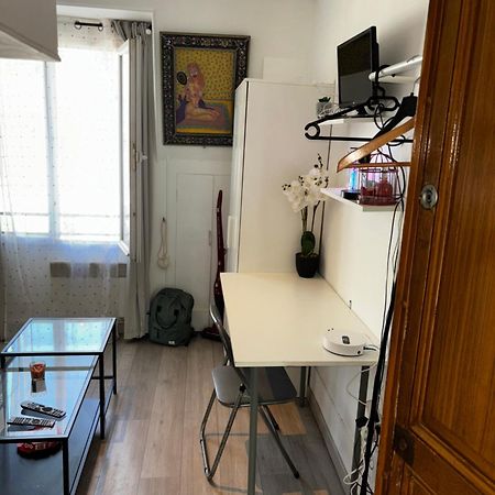 Pretty Montmartre Apartment Paris Bagian luar foto